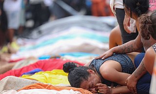 Nach dem blutigen Polizeieinsatz wird um die Getöteten getrauert. Menschenrechtsorganisationen fordern eine Untersuchung. - Tomaz Silva/Agencia Brazil/dpa