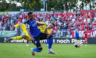 Arminia Bielefeld hatte Mühe gegen die kämpfenden Clarholzer. - Sarah Jonek