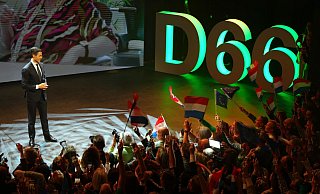 Eine Hochrechnung bestätigt die Prognosen: Die Partei des Rechtspopulisten Wilders ist bei der Parlamentswahl in den Niederlanden nicht die stärkste Kraft geworden. - Peter Dejong/AP/dpa