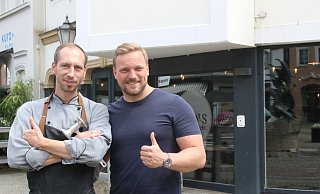Mitinhaber Sascha Kressmann (rechts) freut sich darüber, mit Mario Weigang (links) einen Koch für das "Gans oder gar nicht" gefunden zu haben. - Claus Frickemeier
