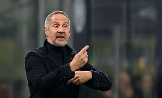 Um Monacos Cheftrainer Adi Hütter gibt es Spekulationen. (Archiv) - Luca Bruno/AP/dpa