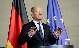 Bundeskanzler Scholz rechnet nicht damit, dass der künftige US-Präsident Donald Trump die militärische Unterstützung für die Ukraine einstellt. - Fabian Sommer/dpa