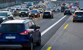 Auf der Autobahn 2 kommt es zu erheblichen Verkehrsbehinderungen. - Symbolbild: Pixabay