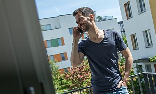 Eine Marktanalyse zeigt, dass sich mehr als jeder dritte Handytarif nach 24 Monaten verteuert. - Christin Klose/dpa-tmn