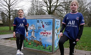 Emilia und Paula sind begeisterte Fußballspielerinnen. Ihr Testurteil zur neuen Sportbox fällt eindeutig aus: "Das Angebot ist wirklich toll." - Klaus Karenfeld
