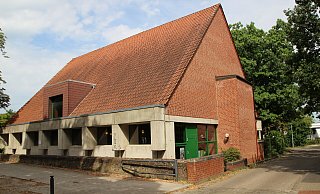 Das Dietrich-Bonhoeffer-Haus in der Bünder Innenstadt könnte schon bald abgerissen werden. - JAN-HENRIK GERDENER