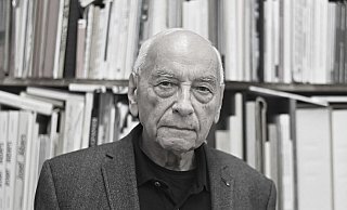 Eugen Gomringer wurde 100 Jahre alt. (Archivbild) - Nicolas Armer/dpa