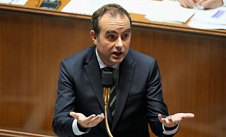 Premier Lecornu muss sich einem Misstrauensvotum in der Nationalversammlung stellen. - Michel Euler/AP/dpa