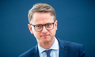 Der CDU-Generalsekretär hofft ein «respektvolles Aufeinandertreffen» von Merz und Trump. - Michael Kappeler/dpa