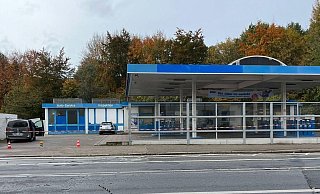 Die Tankstelle wurde nach der Tat mit Flatterband abgesperrt. - Archivfoto: Privat