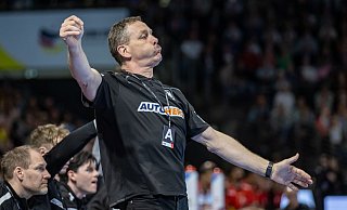 Bundestrainer Alfred Gislason freut sich auf die Handball-EM. - Andreas Gora/dpa