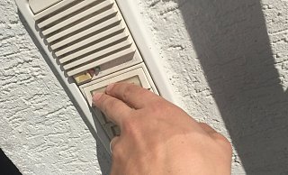 Die junge Frau verlangte von dem Mann mehrere tausend Euro, angeblich für eine Operation. - Eike J. Horstmann (Symbolbild)