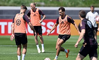 Äußerte sich noch einmal zum deutschen WM-Aus in Katar: Leon Goretzka (M). - Federico Gambarini/dpa