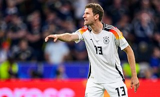 «Wir haben drei Punkte geholt, dürfen uns freuen. Aber dann geht es natürlich im nächsten Spiel weiter. Rückschläge kommen schneller als man denkt», sagt Thomas Müller. - Tom Weller/dpa