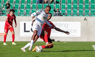 Gut eingeschlagen: Michael Seaton (vorne) erzielte in seinem siebten Spiel im Trikot des SV Rödinghausen bereits seinen fünften Treffer. - Joel Beinke
