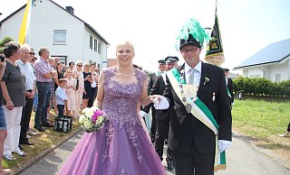 Strahlende Regenten: Markus Güthoff und seine Schwester Christina Pischke regieren den Dösseler Schützenverein. - Burkhard Battran