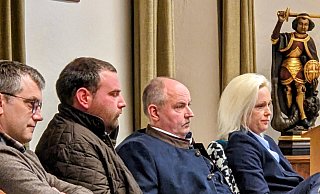 Die CDU-Fraktion mit dem Vorsitzenden Dirk Simon will ein Schulgebäude in Massivbauweise. - burkhard battran