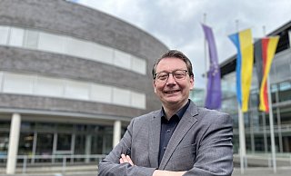Marco Mantovanelli möchte am 14. September als Landrat gewählt werden. An Ideen mangelt es dem Finanzexperten der Grünen im Kreis Gütersloh nicht. - Matthias Gans Marco Mantovanelli möchte am 14. September als Landrat gewählt werden. An Ideen mangelt es dem Finanzexperten der Grünen im Kreis Gütersloh nicht. - Matthias Gans