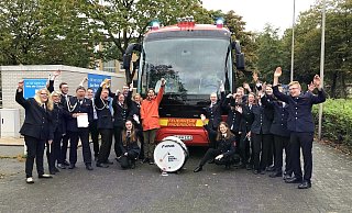 In Haltern freut sich der Spielmannszug Paderborn beim Tag der Feuerwehrmusik über das gute Abschneiden. - Feuerwehr Paderborn