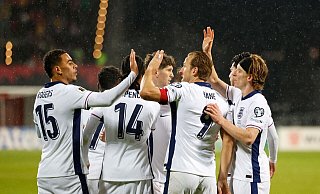 Harry Kane (2.v.r.) erzielte zwei Tore für England - Mindaugas Kulbis/AP/dpa