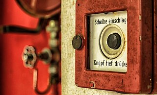 Eine achtlos entsorgte Zigarette soll den Brand auf dem Balkon in Gütersloh ausgelöst haben. - Symbolfoto/ Pixabay