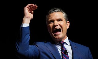 Pentagon-Chef Pete Hegseth vergleicht Drogenkartelle mit der Terrororganisation Al-Kaida. (Archivbild) - Andrew Harnik/Pool Getty Images North America/AP/dpa