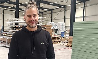 Auf Wachstumskurs: Norman Kuhn steht in der jüngst fertiggestellten neuen Halle seines Unternehmens, das Teil der Hettich-Gruppe ist. - Sven Hauhart