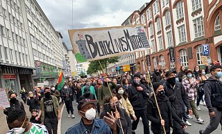 Der Protestzug in der Feilenstraße. - Barbara Franke