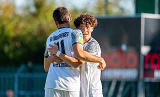 Routinier und Youngster: Der 19-jährige Ansgar Kuhlmann (r.) lieferte die Vorlage zum 3:2 durch Simon Engelmann. - Joel Beinke