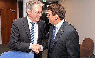 Für die Nachfolge von Achim Post (SPD, l.) in Berlin gibt es nach dem Ausscheiden von Andreas Schröder noch vier Bewerber. Anders als Post möchte Oliver Vogt (CDU, r.) dem Bundestag weiter angehören. - Joern Spreen-Ledebur