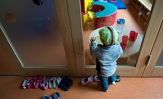 Die Kitas in Löhne haben unterschiedliche Träger. Der Kitaverband Vlotho droht mit dem Ausstieg. - picture alliance / Arno Burgi/dpa-Zentralbild/dpa