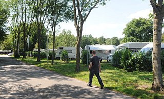 Die Stadt Rahden hat vor vier Jahren den Wohnmobil-Stellplatz am Museumshof eröffnet. Die Anlage wird gut genutzt. - Archiv Joern Spreen-Ledebur