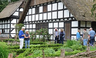 Der Bauerngarten des Rahdener Museumshofes ist eine grüne Oase. Das Freilichtmuseum an der Bürgruine ist eine freiwillige Leistung der Stadt Rahden. - Joern Spreen-Ledebur