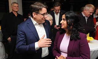 Am Wahlabend sprachen der CDU-Bundestagsabgeordnete Oliver Vogt und die Grünen-Bundestagsageordnete Schahina Gambir über die Ergebnisse. - Joern Spreen-Ledebur