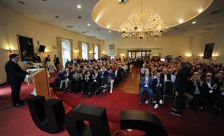 CDU-Bundestagskandidat Oliver Vogt aus Espelkamp begrüßte am Samstag zahlreiche Parteimitglieder beim Neujahrsempfang der CDU Minden-Lübbecke in Minden. - Joern Spreen-Ledebur