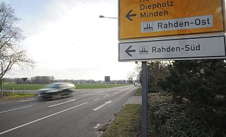 Die Stadt Rahden möchte das Areal zwischen Osnabrücker Straße, B239 und nördlich der Sudriede als Gewerbegebiet Rahden-West ausweisen. Nahe der Zufahrt von der Osnabrücker Straße zur B239 soll die neue Rettungswache des Kreises errichtet werden. - Joern Spreen-Ledebur
