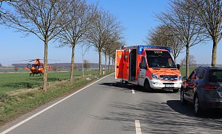 Ein Rettungshubschrauber wurde zur Unfall bei Borgentreich angefordert. - Polizei