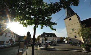 Rahden soll nach dem Wunsch von Gewerbebund und Stadt ein attraktiver Standort bleiben. Die Rahden-Gutscheine tragen zum Umsatz der örtlichen Betriebe bei und durch die Neuerungen beim Rahden-Gutschein hoffen die Verantwortlichen auf eine Steigerung des Umsatzes. - Joern Spreen-Ledebur