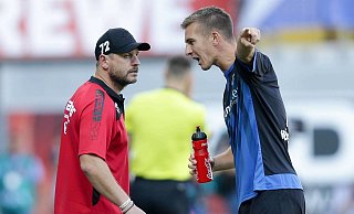 Steffen Baumgart wird gegen Sandhausen wieder auf Uwe Hünemeier setzen, wenngleich der 35-jährige Routinier leicht angeschlagen ist. - imago images