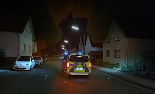 Die Feuerwehr hat den relevanten Bereich, an dem im Dezember 2022 der tödliche Unfall passierte, gewässert, um die Wetterbedingungen nachzustellen. - Claus Frickemeier