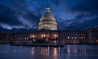 Die Demokraten von US-Präsident Biden verteidigen ihre Mehrheit im Senat. - J. Scott Applewhite/AP/dpa