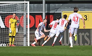 Köln ist nach dem Sieg über Paderborn wieder Tabellenführer. - Bernd Thissen/dpa