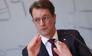 NRW-Ministerpräsident Hendrik Wüst (CDU) lädt zu einer großen Staatsreform nach Berlin - ein kluger Schachzug, meint unser Autor. - Oliver Berg/dpa