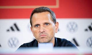 Joti Chatzialexiou bei der Pressekonferenz in Wyong. - Sebastian Christoph Gollnow/dpa