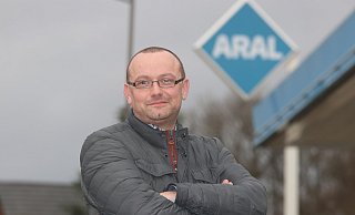 Tankstellenpächter Daniel Goll wird offenbar wiederholt vom selben Mann um Sprit betrogen. - Ulf Hanke