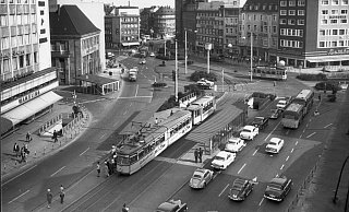Die Straßenbahn fuhr früher über den Jahnplatz. Nach Ansicht der Linken sollte das auch für die Stadtbahn geprüft werden. - Stadtarchiv