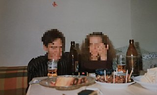 Gideon A., Teil der Bielefelder "Golf Bande", und seine Ehefrau Dana am Tag ihrer Hochzeit in Bosnien. - Privat