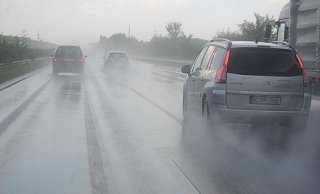 Auf der A33 kam es am Freitag zu drei teils schweren Verkehrsunfällen. - Symbolfoto/Pixabay