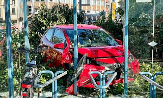 Umstehende Personen wurden durch den Aufprall und die Glassplitter nicht verletzt. - Ralph Meyer