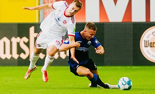 SCP-Innenverteidiger Jasper van der Werff (r.), der hier im Heimspiel gegen Nürnberger gegen Fabian Nürnberger im Einsatz ist, fiel beim DFB-Pokalspiel in Dresden aus. - Besim Mazhiqi